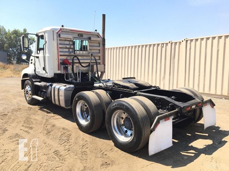 2018-mack-pinnacle-cxu613-image-4