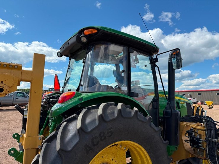 2017-john-deere-6120e-image-12