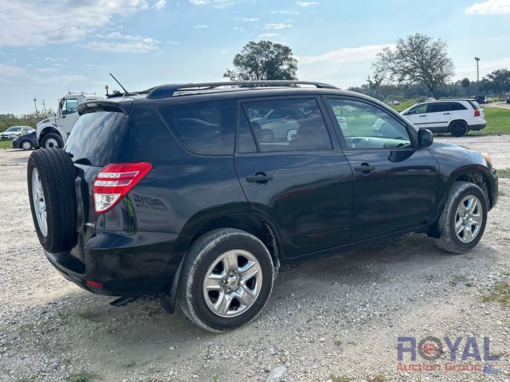 2011-toyota-rav4-image-3