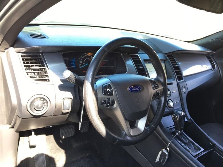 2016-ford-taurus-sel-image-7