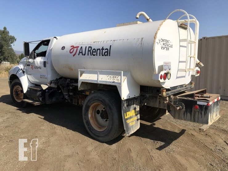2011-ford-f750-image-4