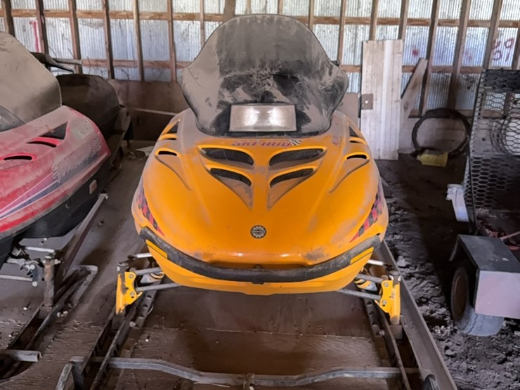 skidoo-mxz-440-snowmobile-w/-2,268-miles,-trailer-sold-seperate-image-2