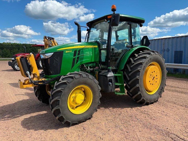 2017-john-deere-6120e-image-2