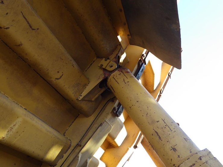 2011-caterpillar-770-image-29
