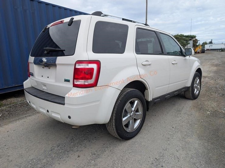 2010-ford-escape-image-5