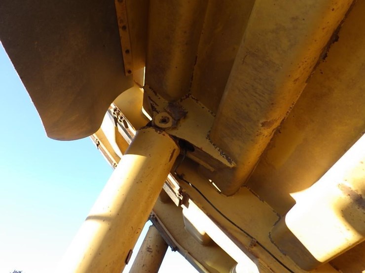 2011-caterpillar-770-image-35