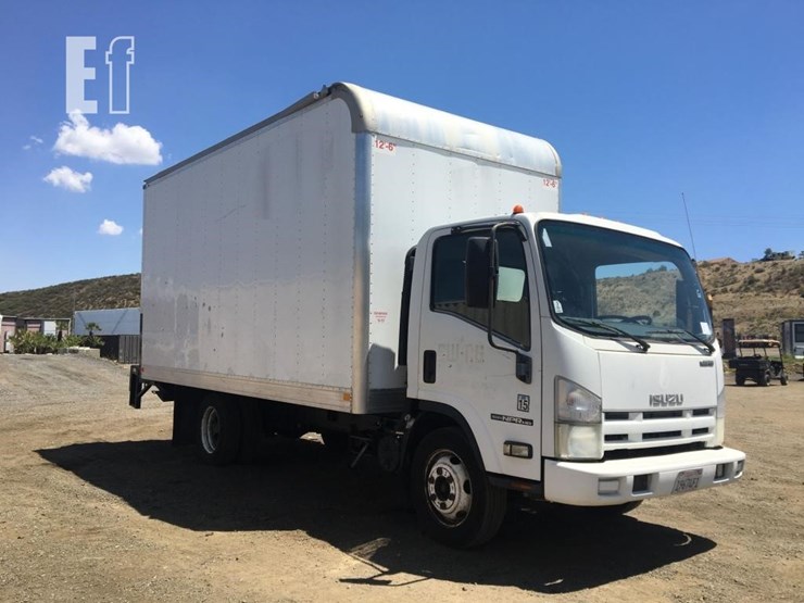 2009-isuzu-npr-image-2