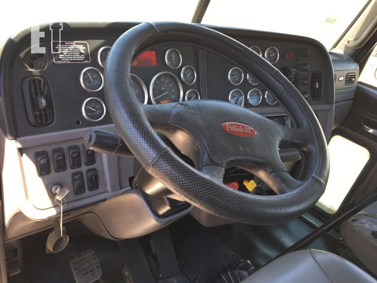 2013-peterbilt-388-image-10