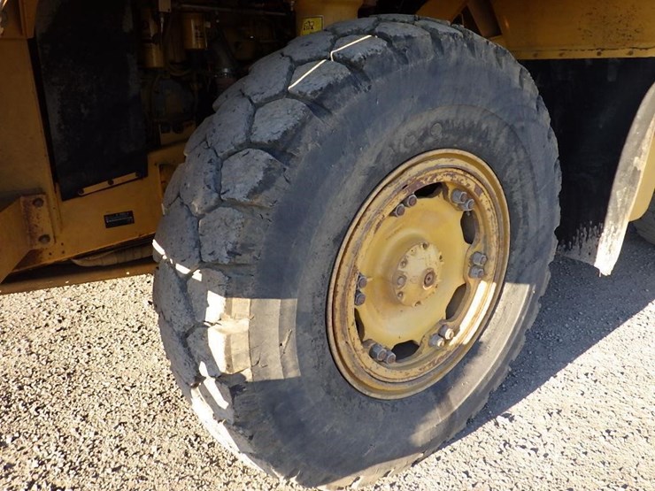 2011-caterpillar-770-image-57