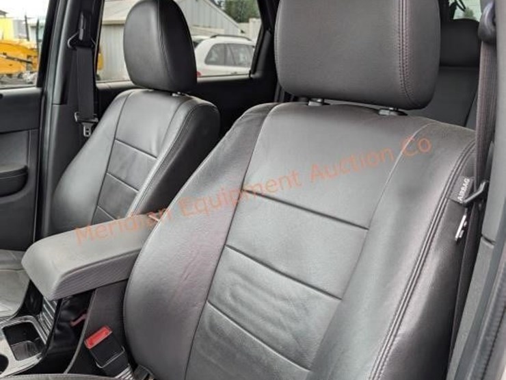 2010-ford-escape-image-13