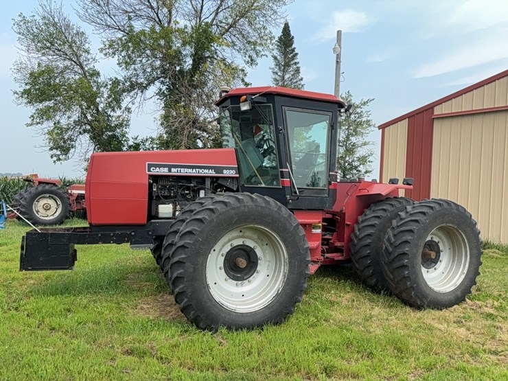 case-international-9230-4wd-tractor-image-1