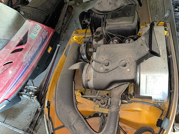 skidoo-mxz-440-snowmobile-w/-2,268-miles,-trailer-sold-seperate-image-7