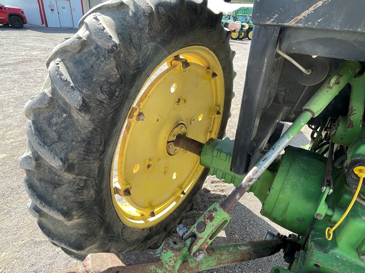 john-deere-3055-image-52
