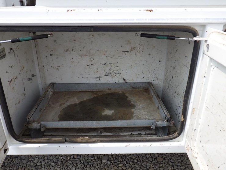 2005-sterling-lt8500-image-28