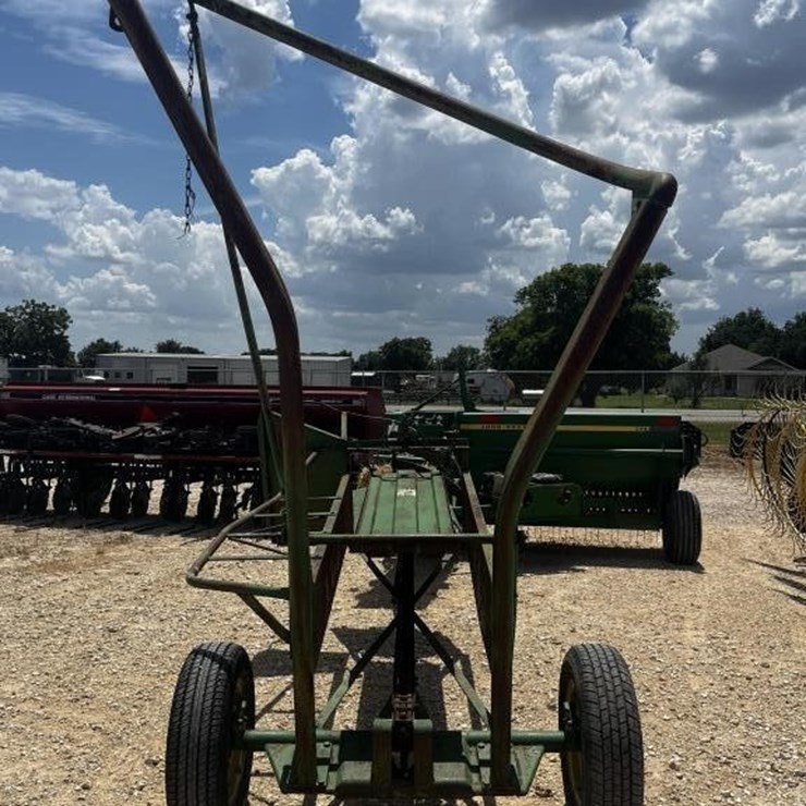 L2 - Square Bale Loader