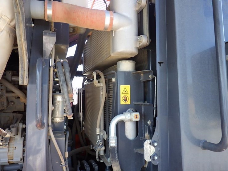 2017-hitachi-zw250-image-31
