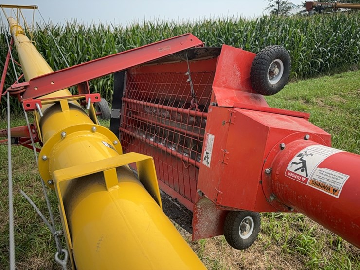 westfield-mk100-61-pto-auger-w/-hyd-lift,-swing-hopper,-10”-x-61’-image-5