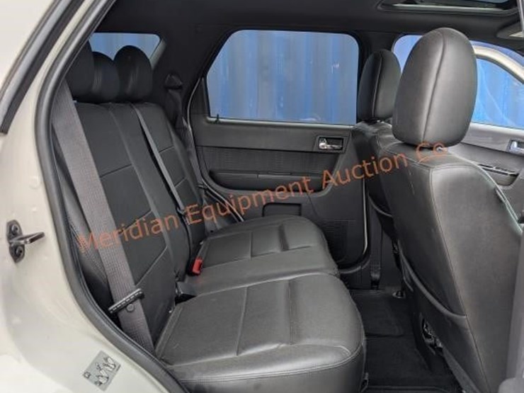 2010-ford-escape-image-26