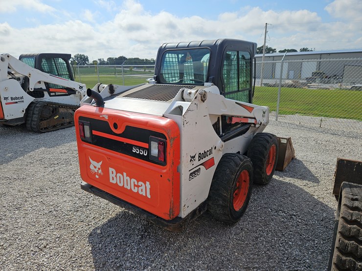 2015-bobcat-s550-image-19