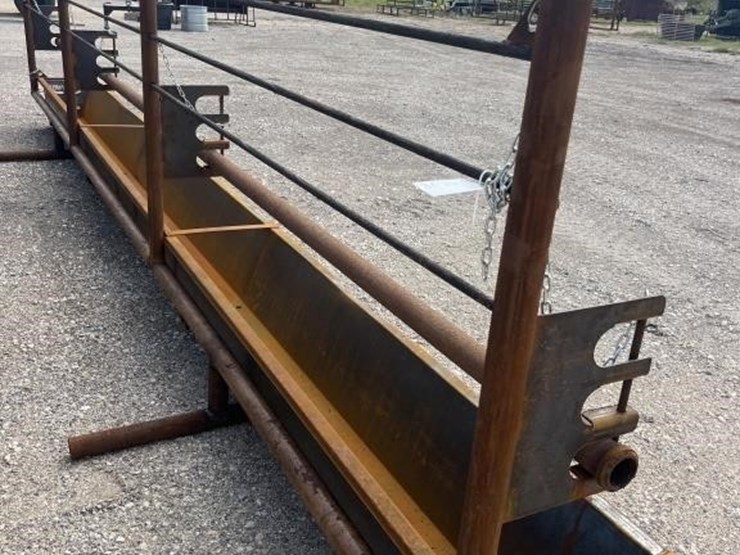 l2---(1)-freestanding-panel-w/-feed-bunk-image-7