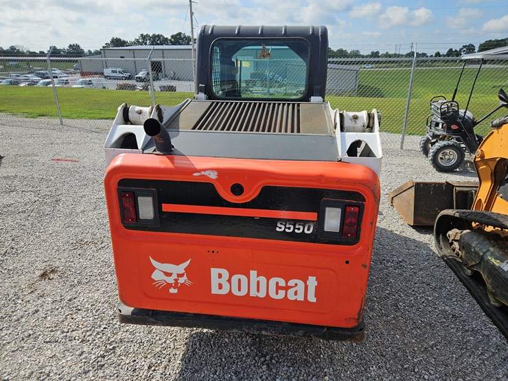 2015-bobcat-s550-image-17