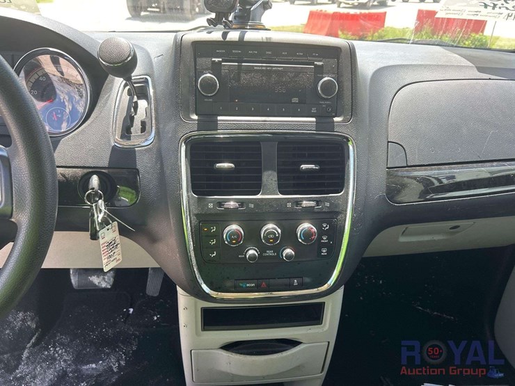 2014-dodge-grand-caravan-se-image-17
