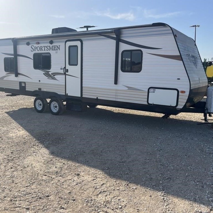 L2- 2016 KZ Sportsman Travel Trailer