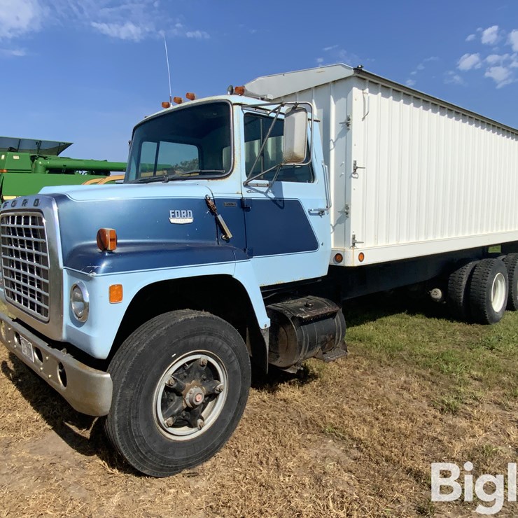 1975 FORD 900