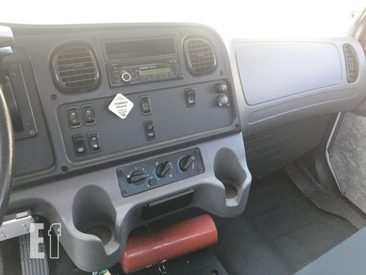 2017-freightliner-business-class-m2-106-image-7
