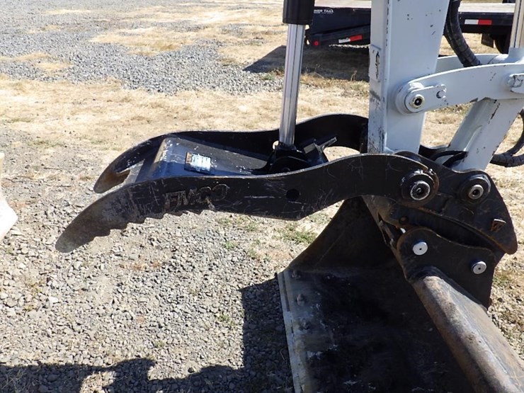 2021-takeuchi-tb240-image-10