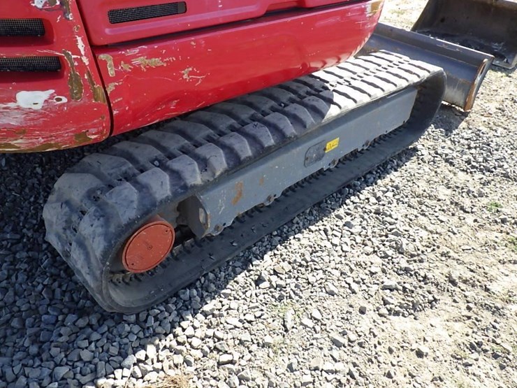 2021-takeuchi-tb240-image-40