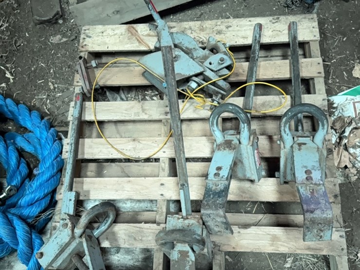 pallet-of-(4)-ag-quick-hitches-and-(1)-receiver-for-tractor-image-1