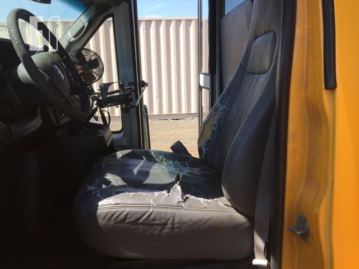 2010-chevrolet-express-56500-image-8