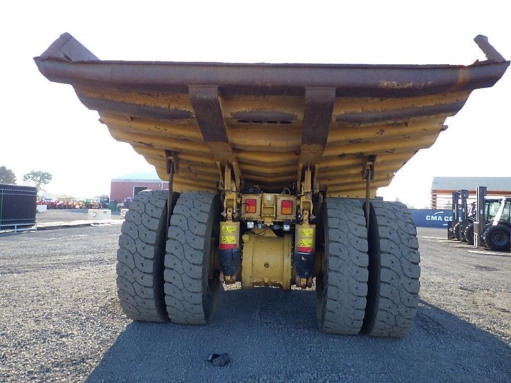 2011-caterpillar-770-image-6