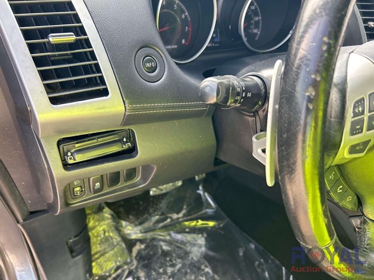 2011-mitsubishi-outlander-image-14