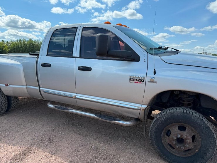 2007-dodge-ram-3500-image-13