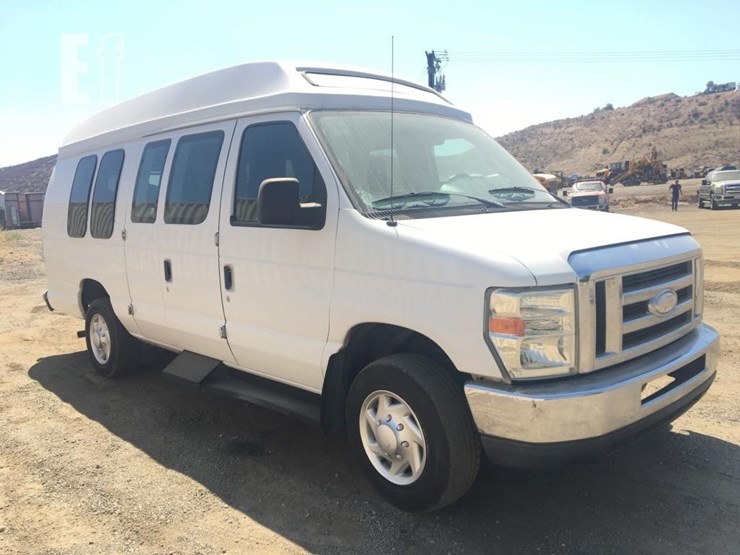 2014-ford-e150-image-2