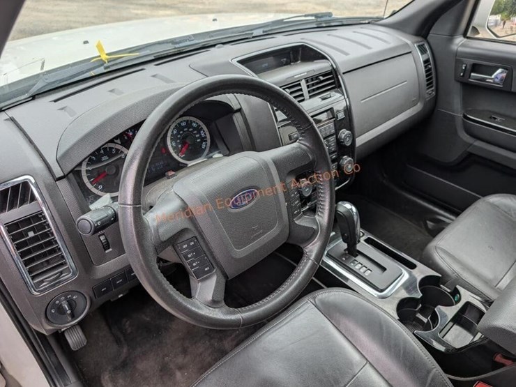 2010-ford-escape-image-9
