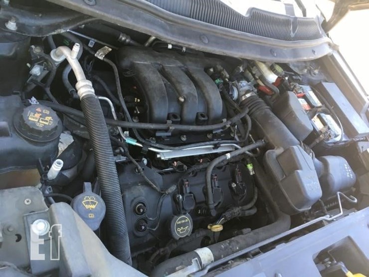 2015-ford-explorer-image-10