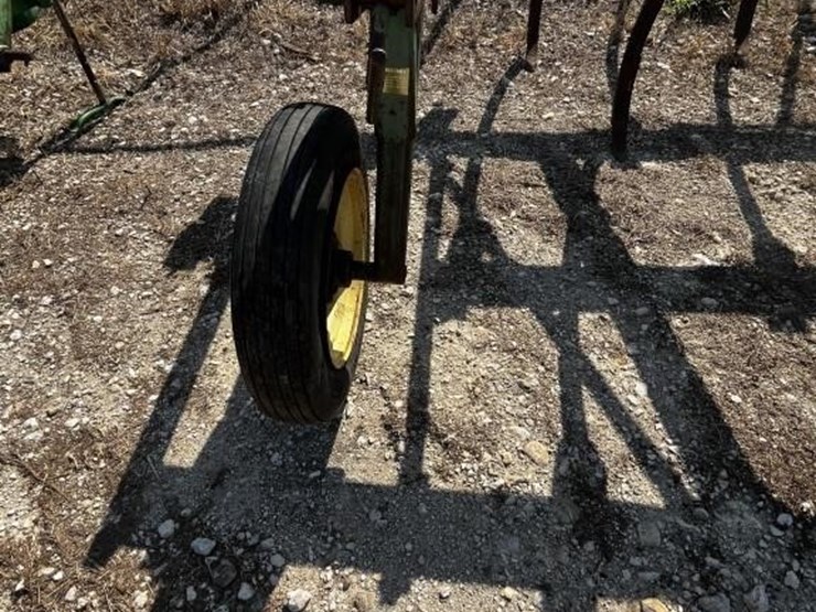 john-deere-10-image-3