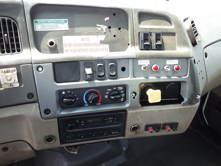 2005-sterling-lt8500-image-44