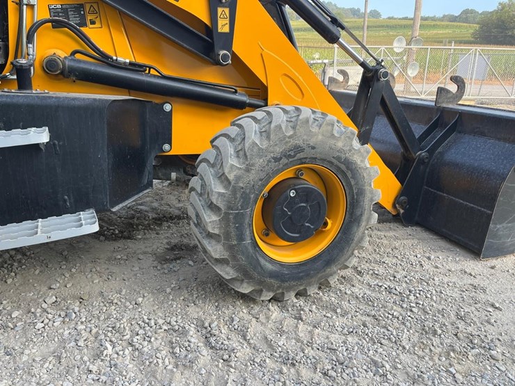 2022-jcb-3cx-image-24