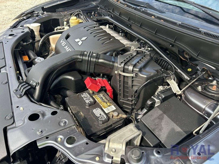 2011-mitsubishi-outlander-image-8