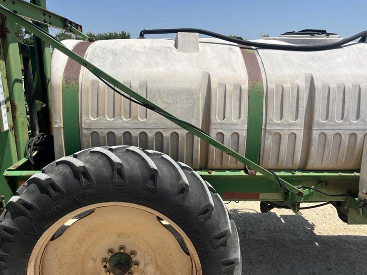 l2--1000-gallon-60'-great-plains-sprayer-image-19