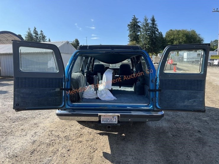 1991-chevrolet-suburban-image-17