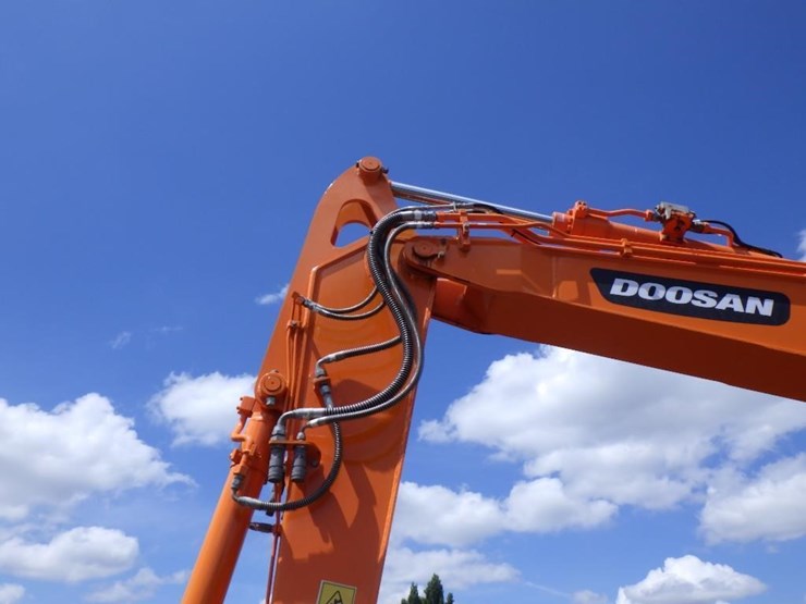 2021-doosan-dx85r-3-image-14