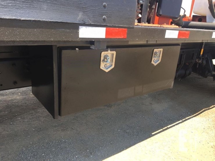 2017-freightliner-business-class-m2-106-image-12