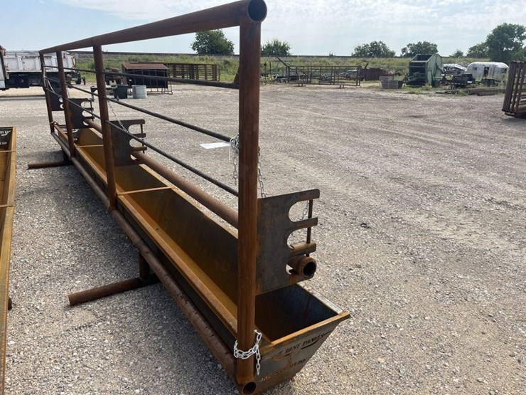 l2---(1)-freestanding-panel-w/-feed-bunk-image-1