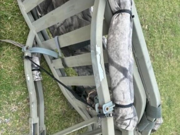 folding-hunting-tree-stand-&-pads-image-2
