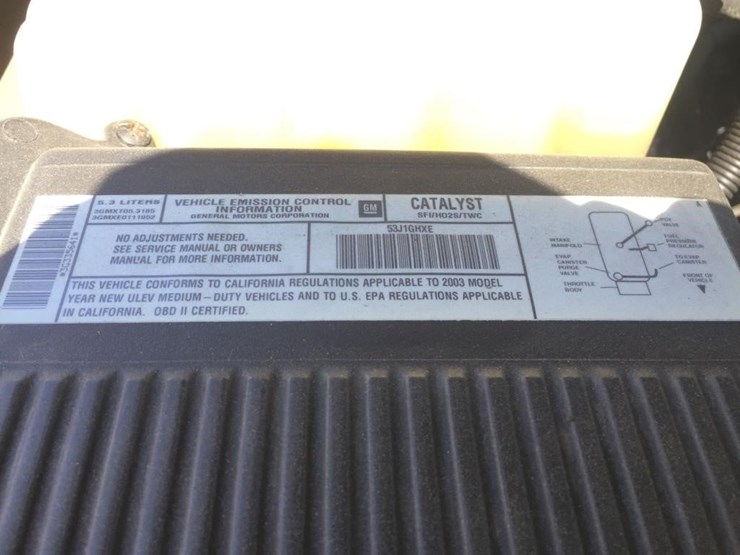 2003-chevrolet-suburban-image-13